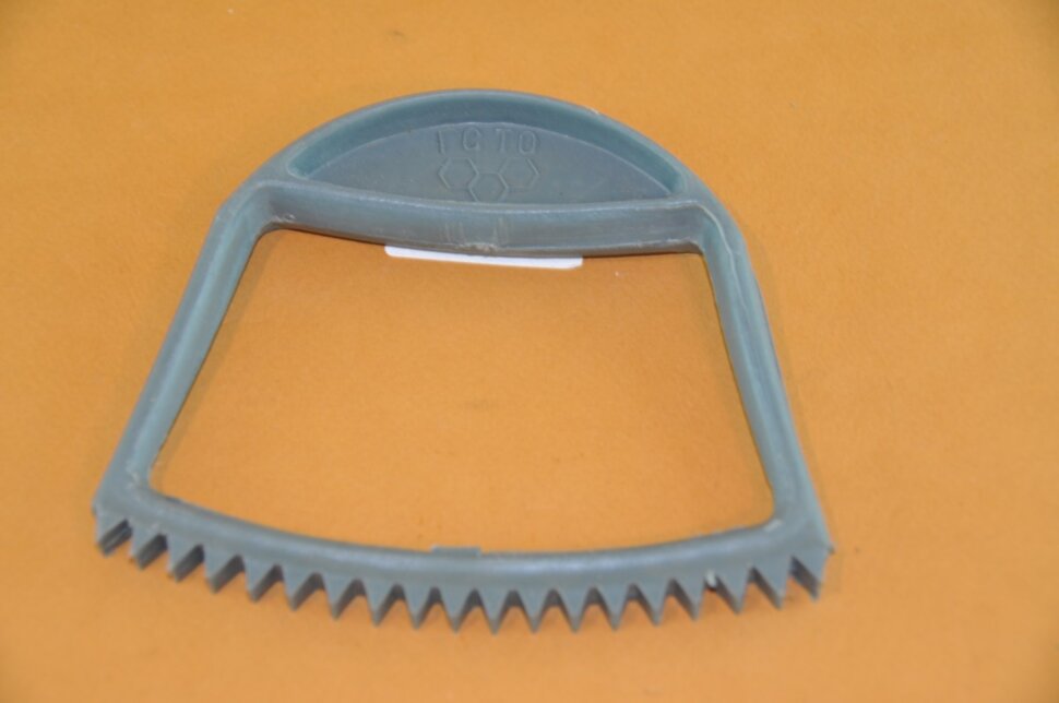 Наващиватель-гребешок, пластик